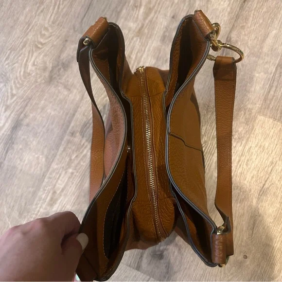 Vince Camuto Tan Shoulder Bag - Picture 5 of 16